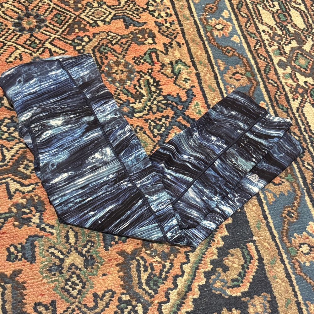 Lululemon Athletica Ocean Wave Cropped Leggings
